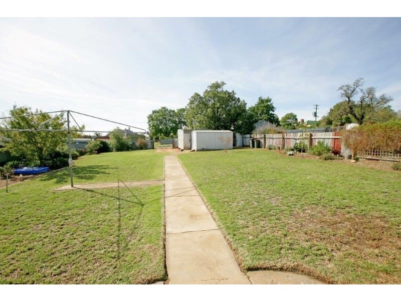 42 Hill St, Junee NSW 2663
