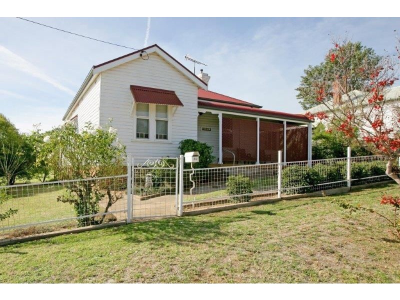 42 Hill St, Junee NSW 2663
