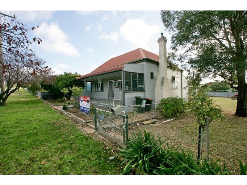 15 Percy St, Junee NSW 2663