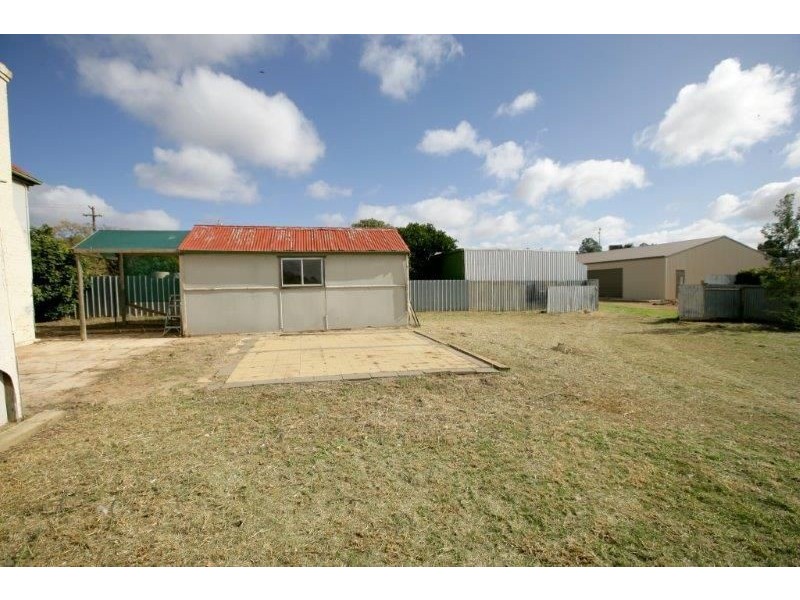 15 Percy St, Junee NSW 2663