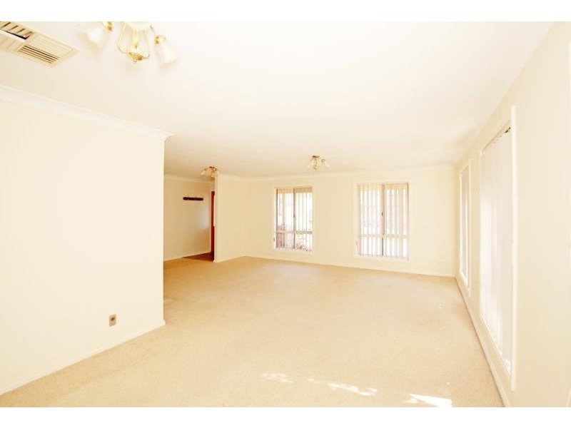 8 John Potts Dr, Junee NSW 2663