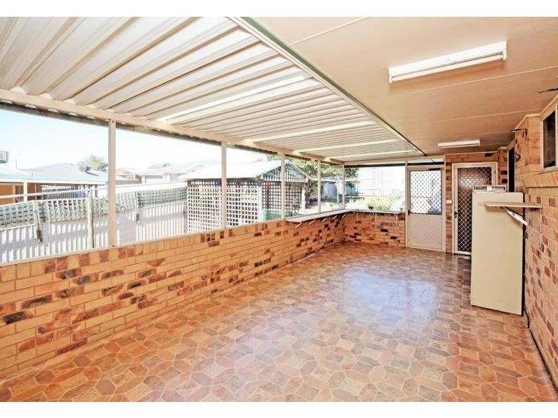 8 John Potts Dr, Junee NSW 2663