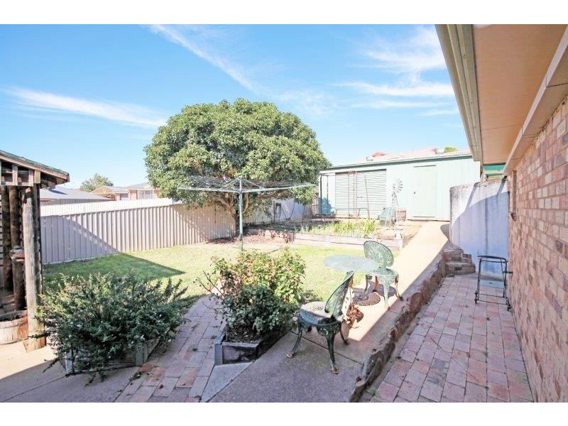 8 John Potts Dr, Junee NSW 2663