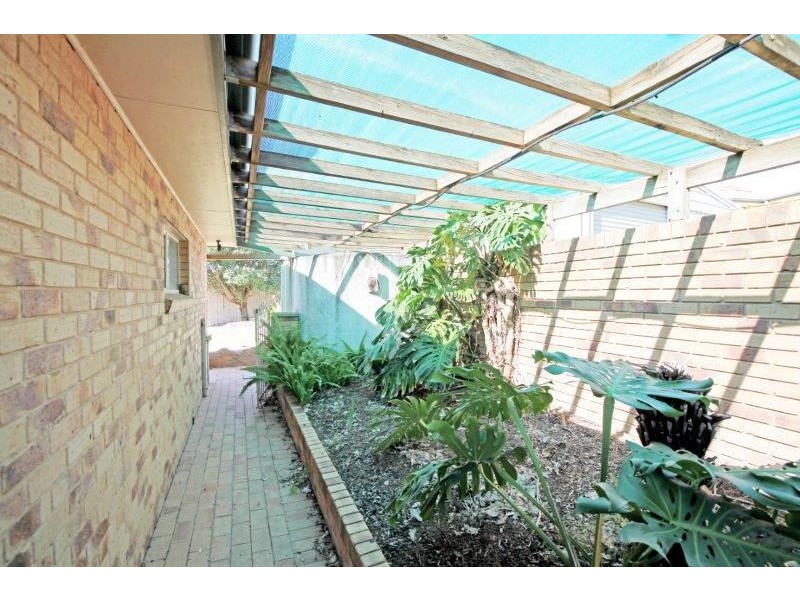 8 John Potts Dr, Junee NSW 2663