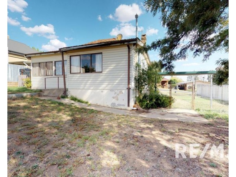 26 Fitzroy St, Junee NSW 2663