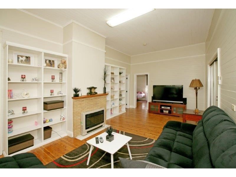 42 Hill St, Junee NSW 2663