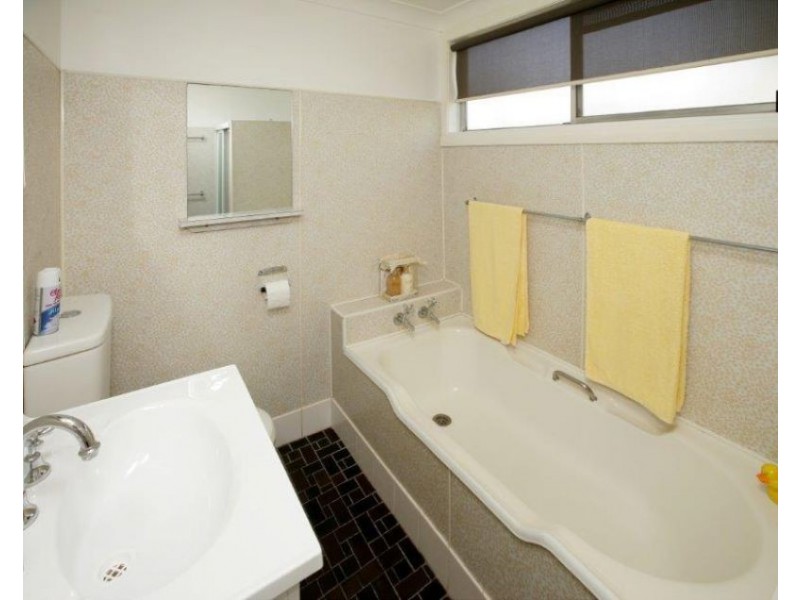 42 Hill St, Junee NSW 2663