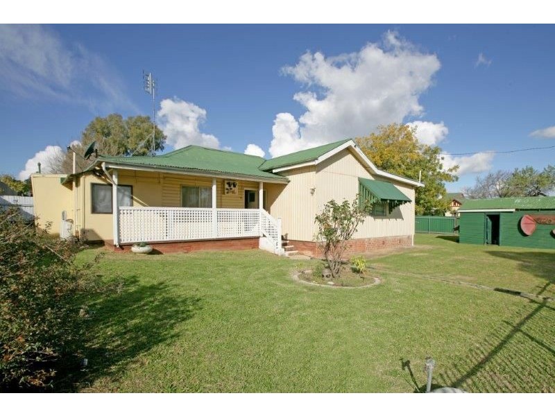 32 Ducker St, Junee NSW 2663