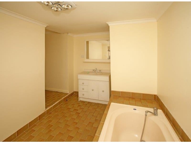 32 Ducker St, Junee NSW 2663