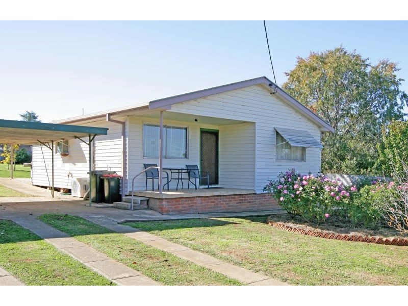 29 Hammond St, Junee NSW 2663