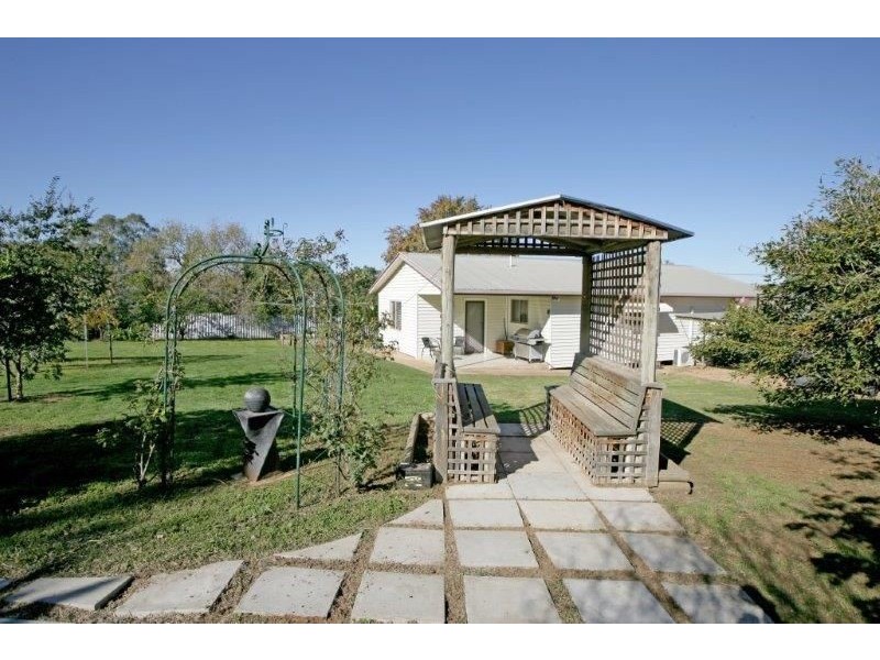 29 Hammond St, Junee NSW 2663