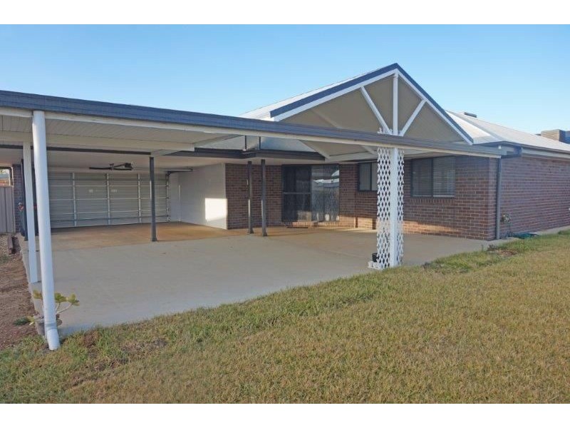 36 Loughan Rd, Junee NSW 2663