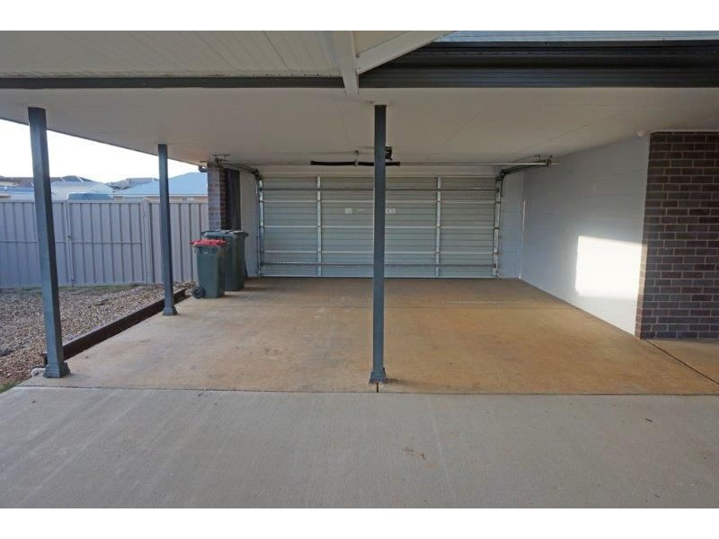 36 Loughan Rd, Junee NSW 2663