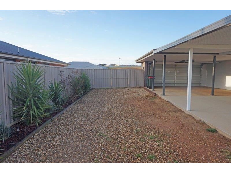 36 Loughan Rd, Junee NSW 2663