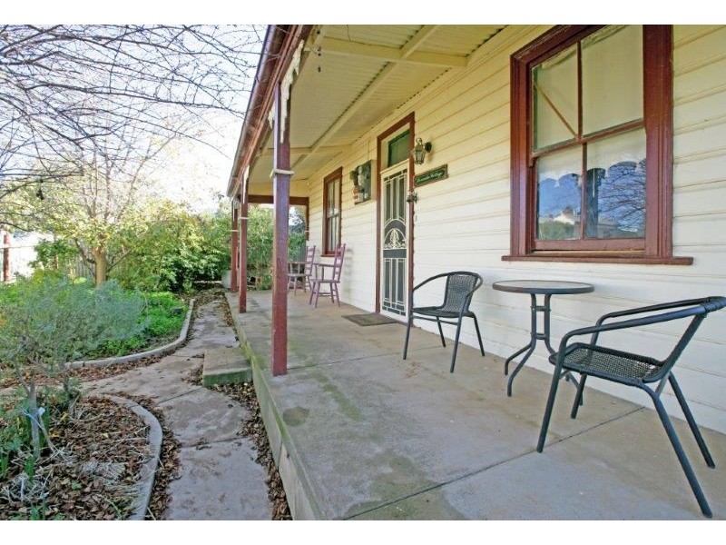 17 Thomas St, Junee NSW 2663
