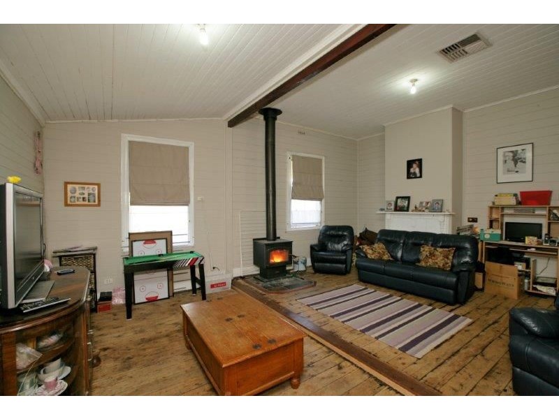 17 Thomas St, Junee NSW 2663