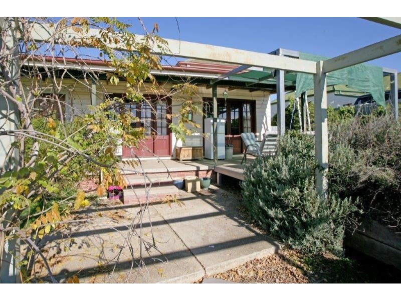 17 Thomas St, Junee NSW 2663