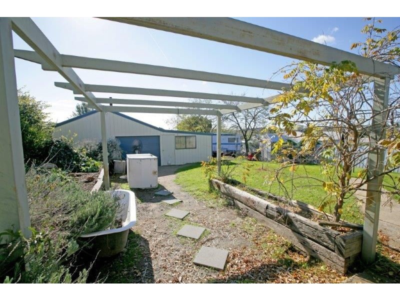 17 Thomas St, Junee NSW 2663