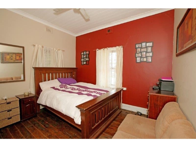 1 Edgar St, Junee NSW 2663