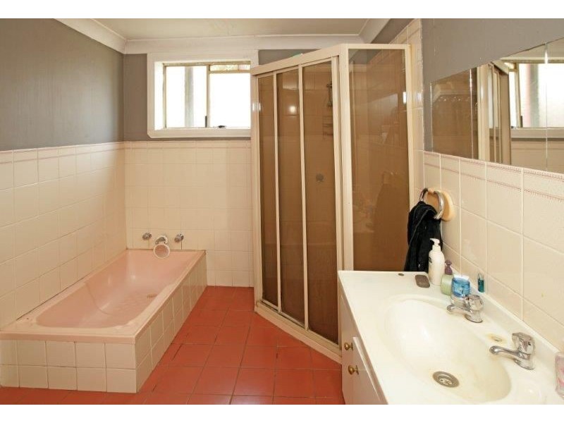 1 Edgar St, Junee NSW 2663