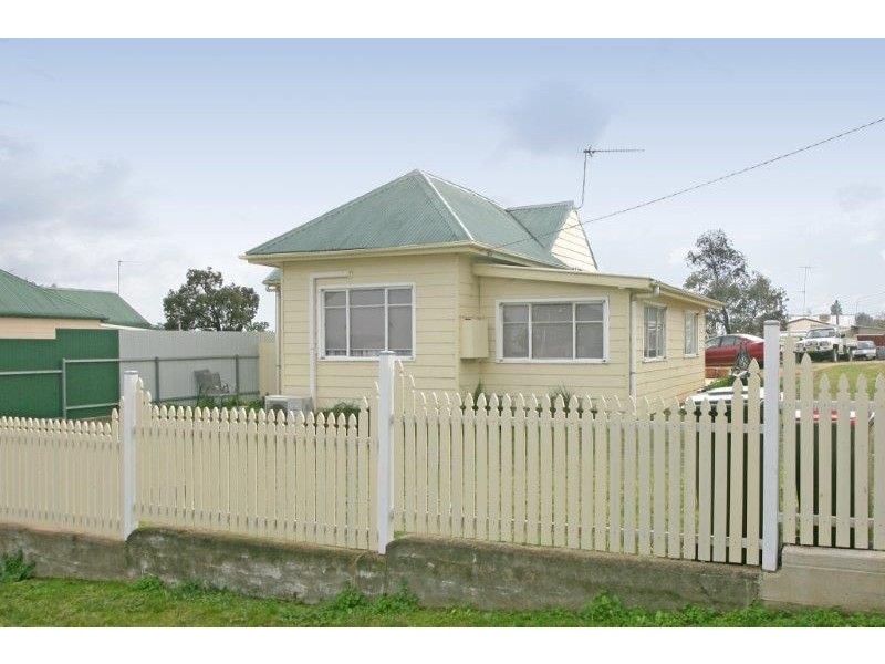 32 Crown St, Junee NSW 2663