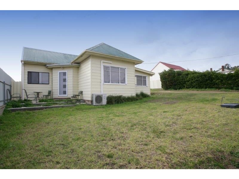 32 Crown St, Junee NSW 2663