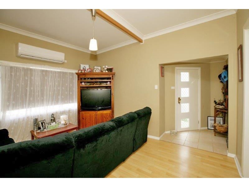 32 Crown St, Junee NSW 2663
