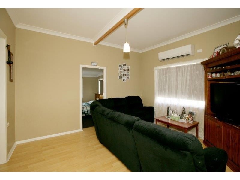 32 Crown St, Junee NSW 2663