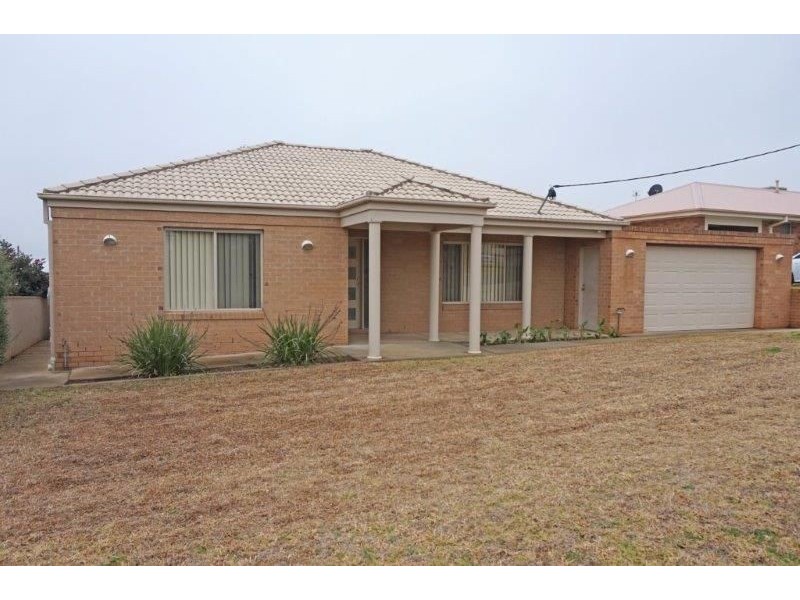 21 Hart St, Junee NSW 2663