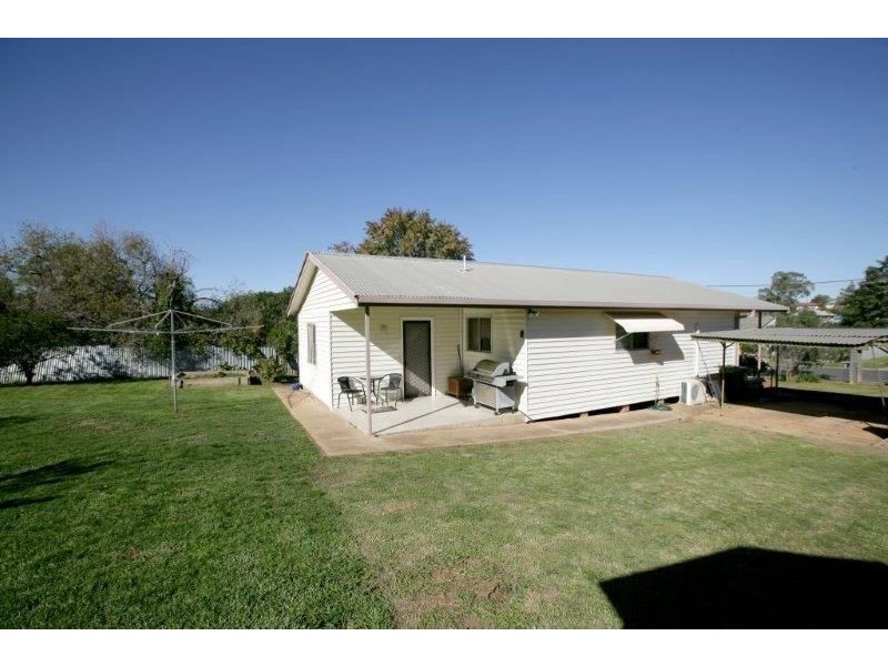 29 Hammond Street, Junee NSW 2663