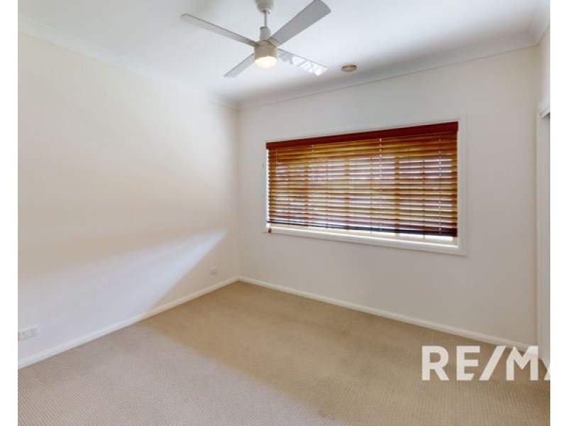 68 John Potts Drive, Junee NSW 2663