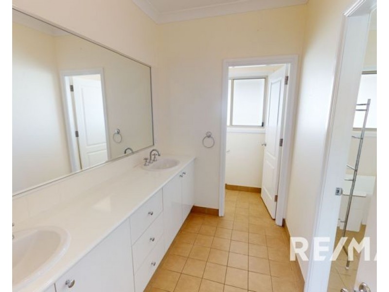68 John Potts Drive, Junee NSW 2663