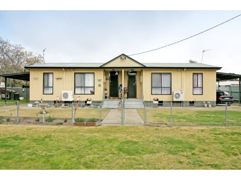 1 & 2 27 Railway Parade, Junee NSW 2663