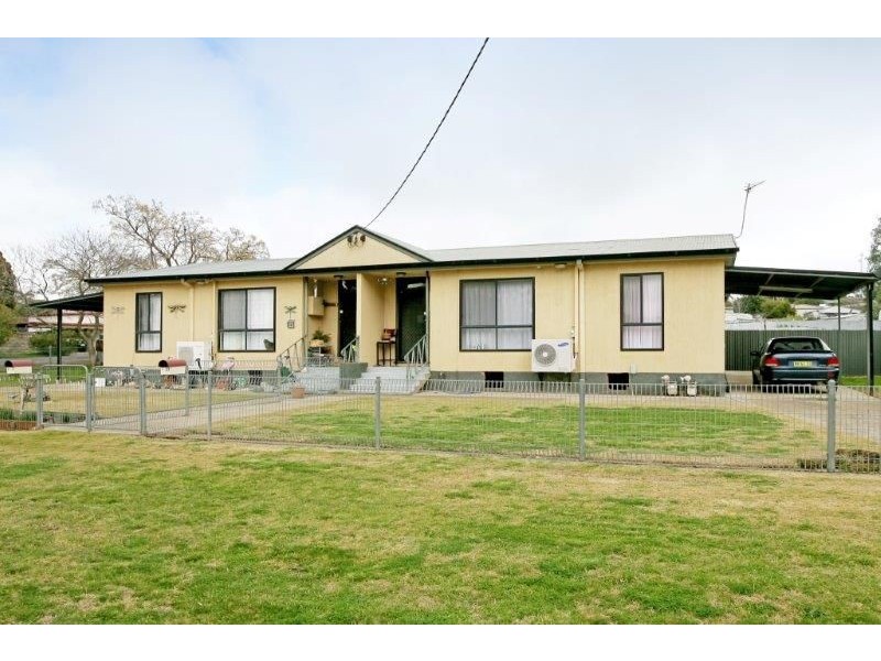 1 & 2 27 Railway Parade, Junee NSW 2663