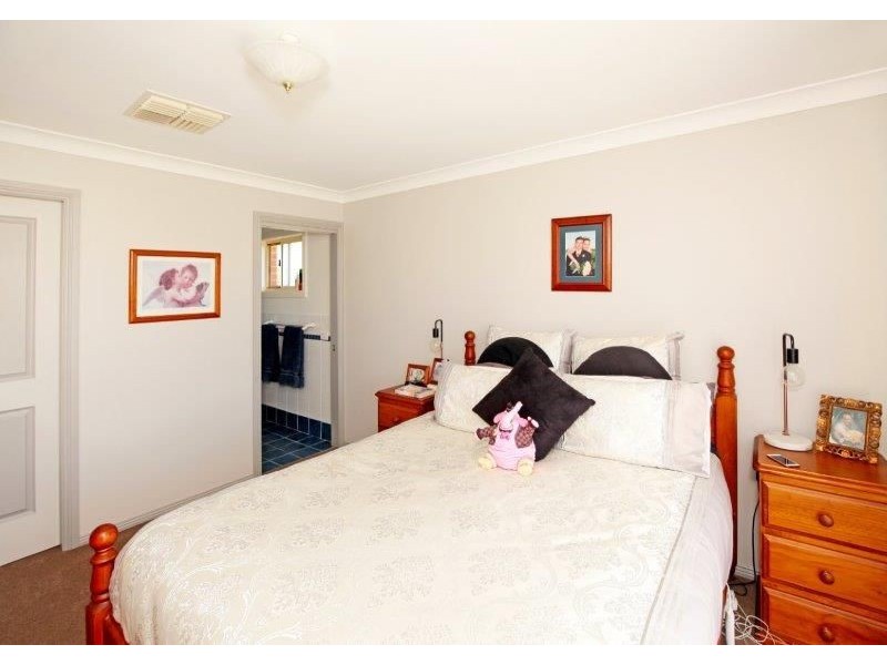 5 Pike Place, Junee NSW 2663
