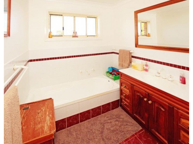 5 Pike Place, Junee NSW 2663