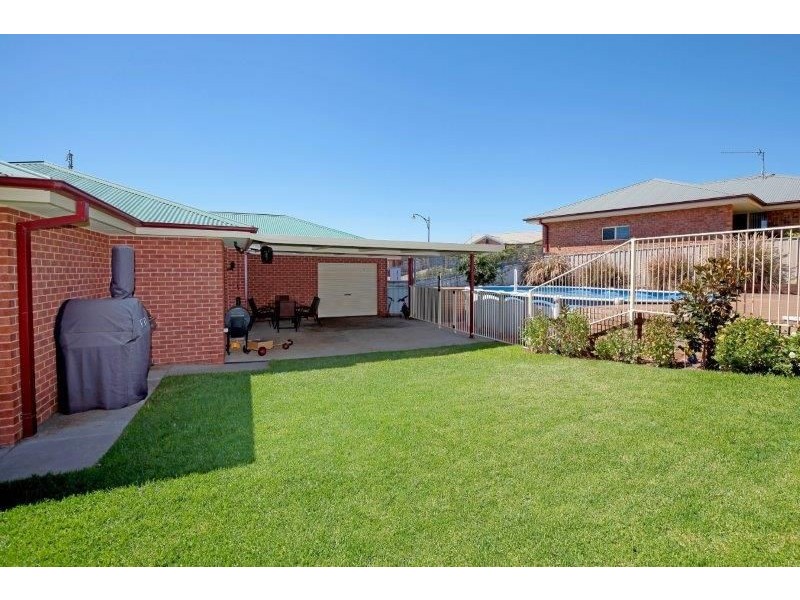 5 Pike Place, Junee NSW 2663