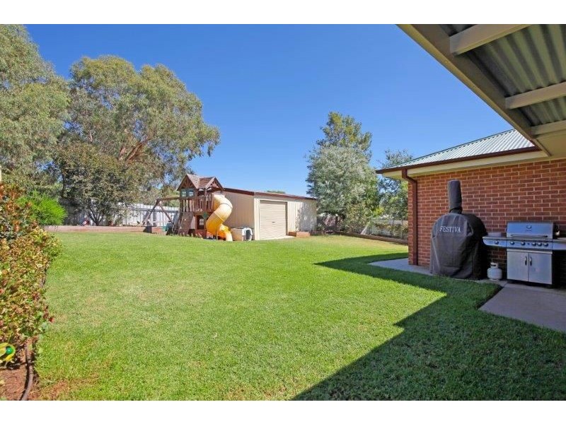 5 Pike Place, Junee NSW 2663