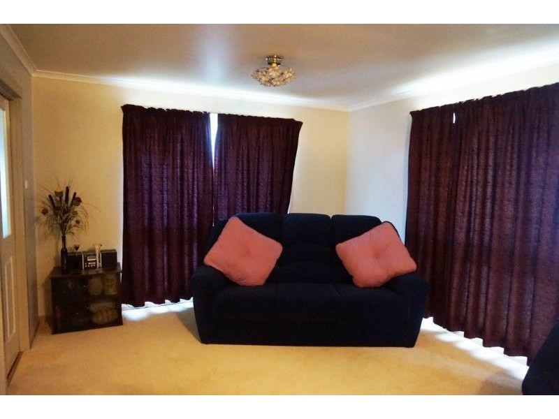 7 Arnold St, Junee NSW 2663