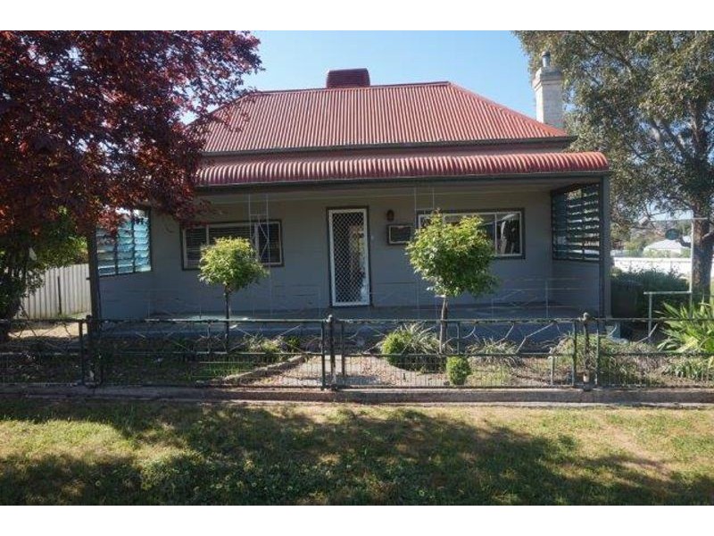15 Percy St, Junee NSW 2663