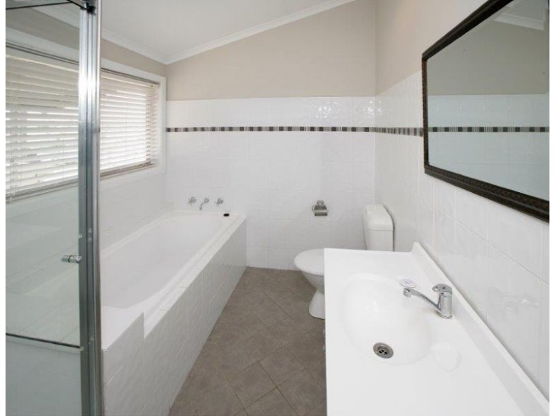 15 Percy St, Junee NSW 2663