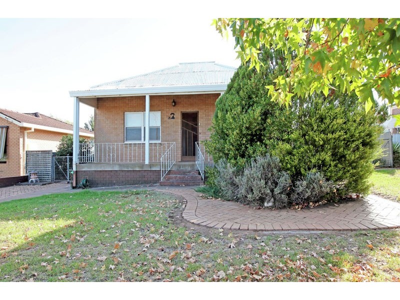 14 Cross St, Junee NSW 2663