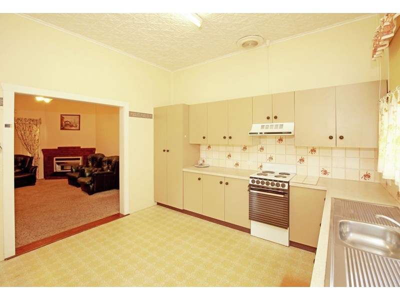 14 Cross St, Junee NSW 2663