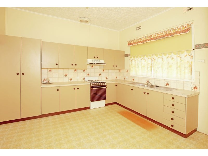 14 Cross St, Junee NSW 2663