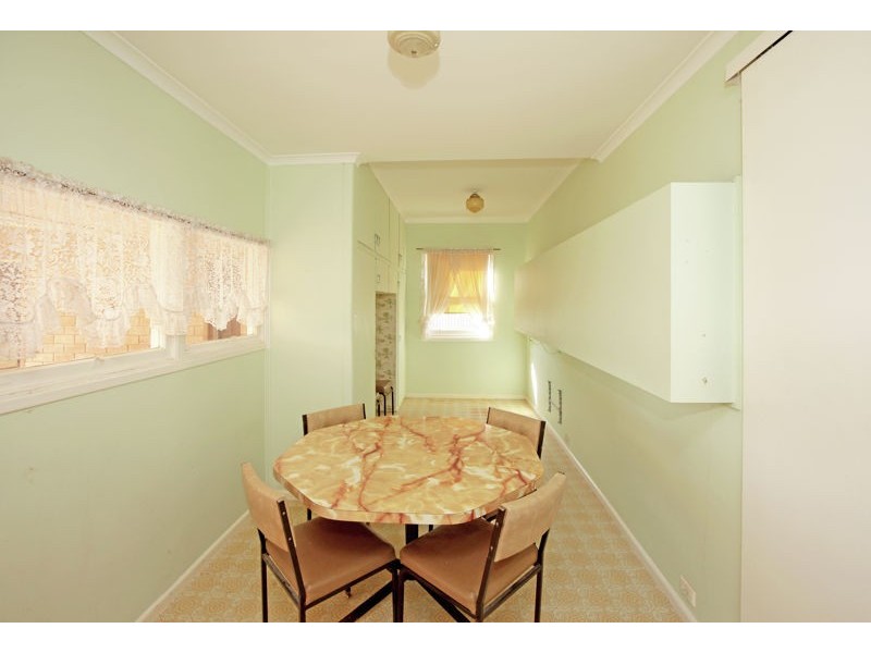 14 Cross St, Junee NSW 2663