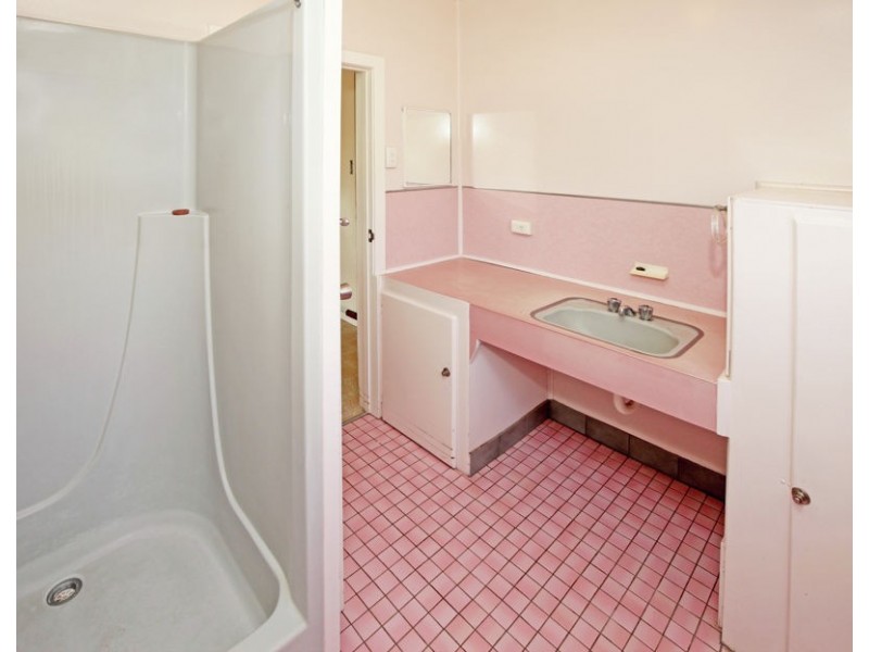 14 Cross St, Junee NSW 2663