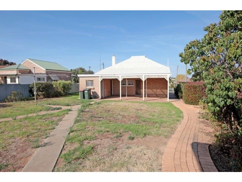 14 Cross St, Junee NSW 2663