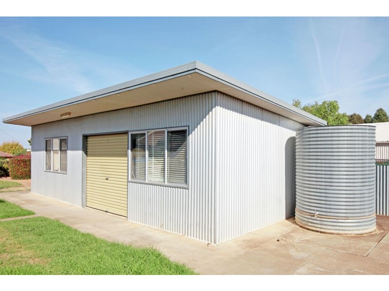 14 Cross St, Junee NSW 2663