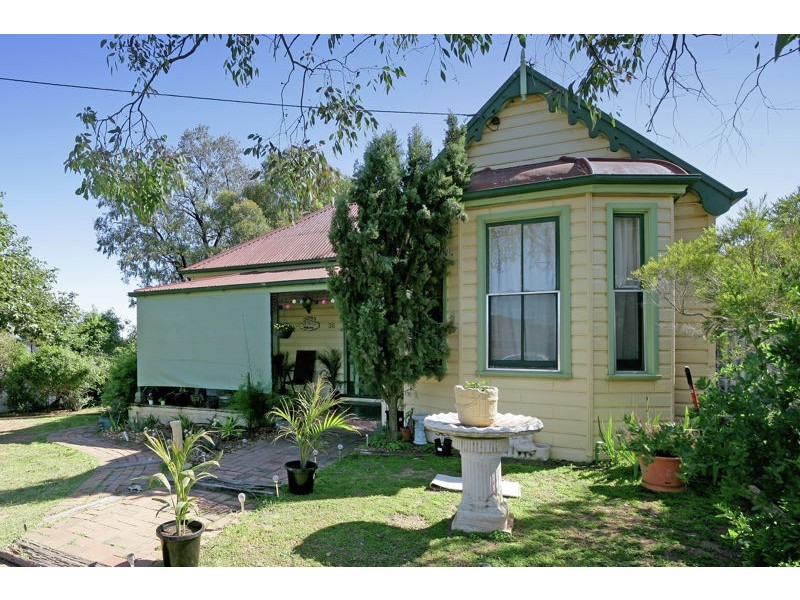 38 William Street, Junee NSW 2663