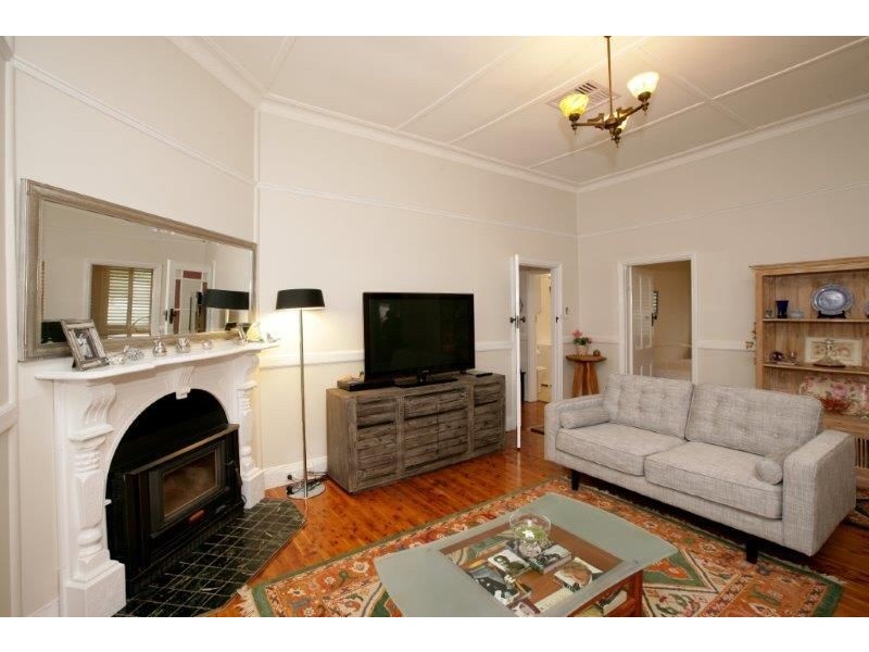54 Commins Street, Junee NSW 2663